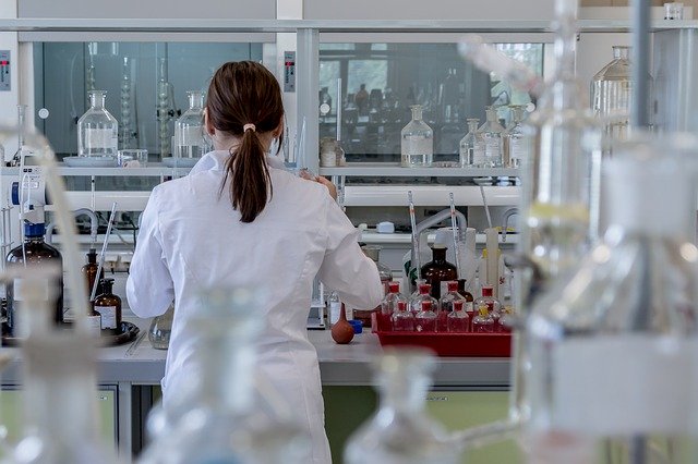 Image of a pharmacist in a lab